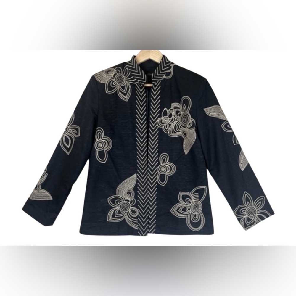 Chico's Black Floral Embroidered Button-Down Shirt Size: L (Chico size 2).
